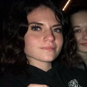 Meet your Posher, Adrienne